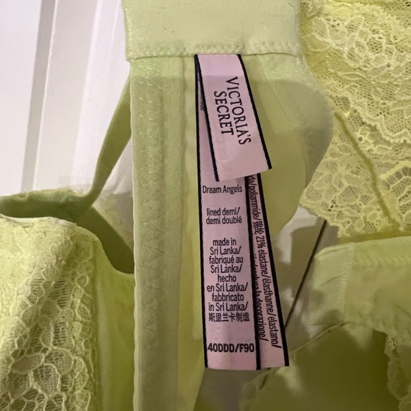 Victoria Secret Set -Yellow - Picture 2 of 3